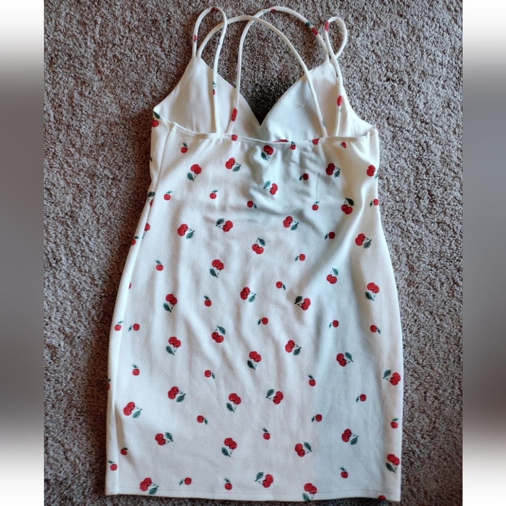 White Cherry Dress Size Large New - Picture 7 of 17